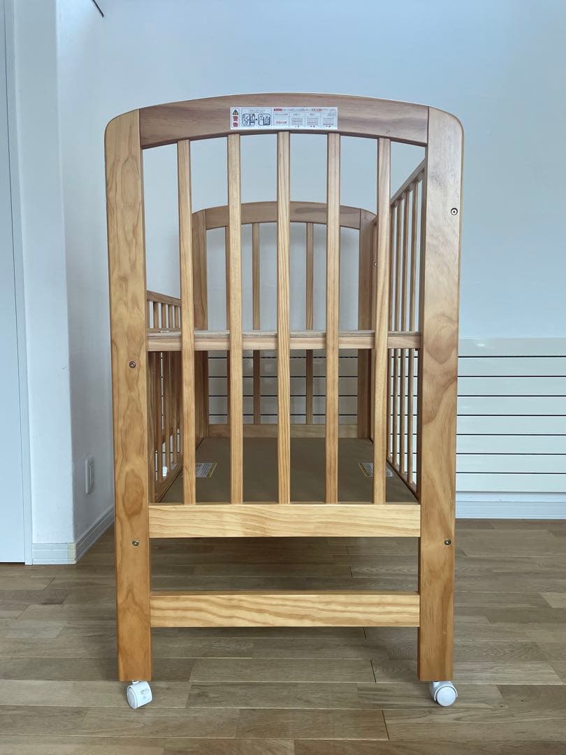 KATOJIミニサイズベビーベッド ハイタイプ モビール付き