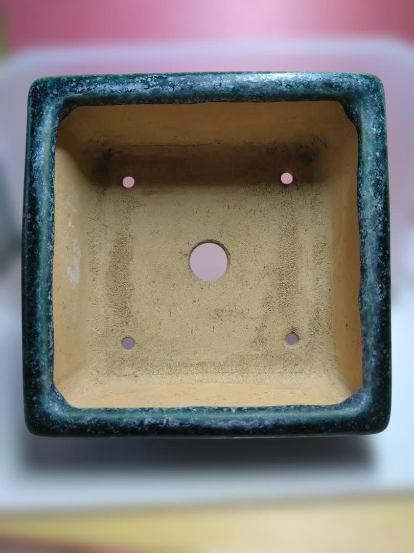 陶器製緑色鉢 4脚付き