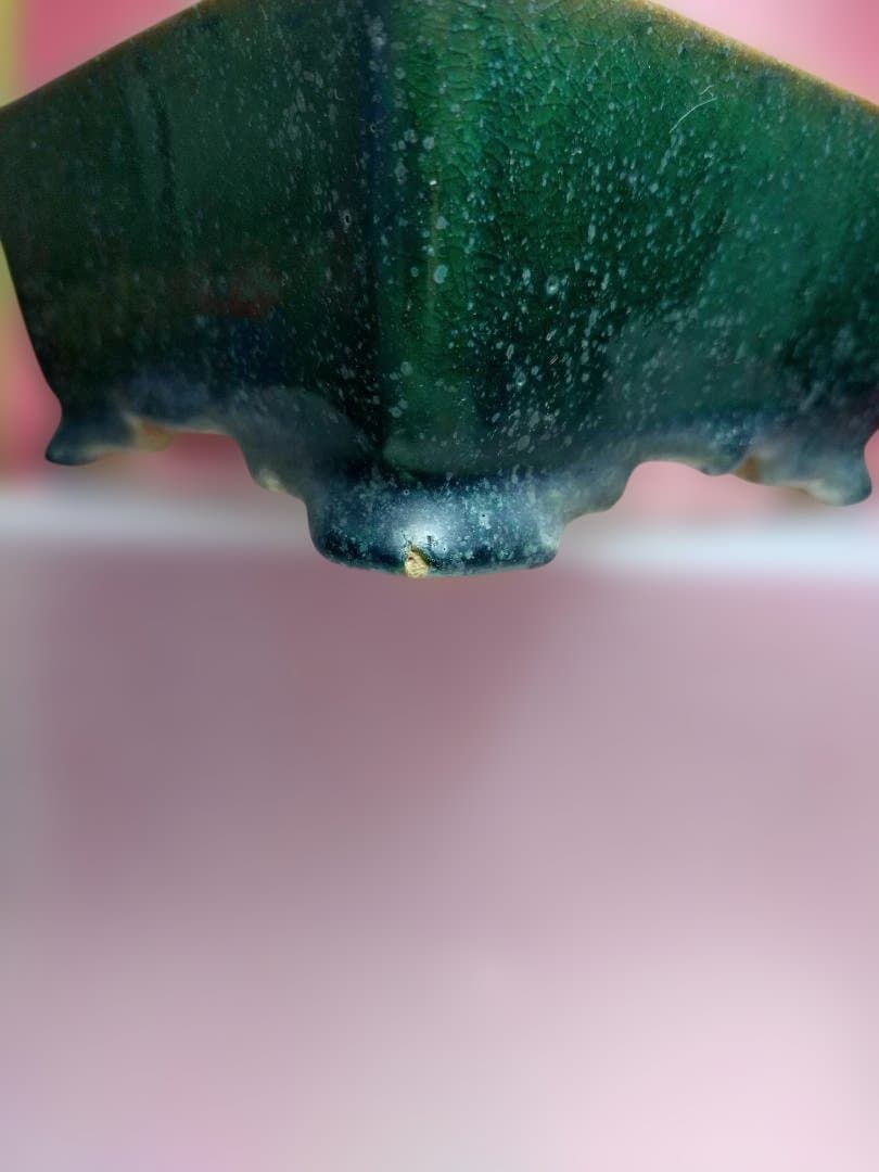 陶器製緑色鉢 4脚付き