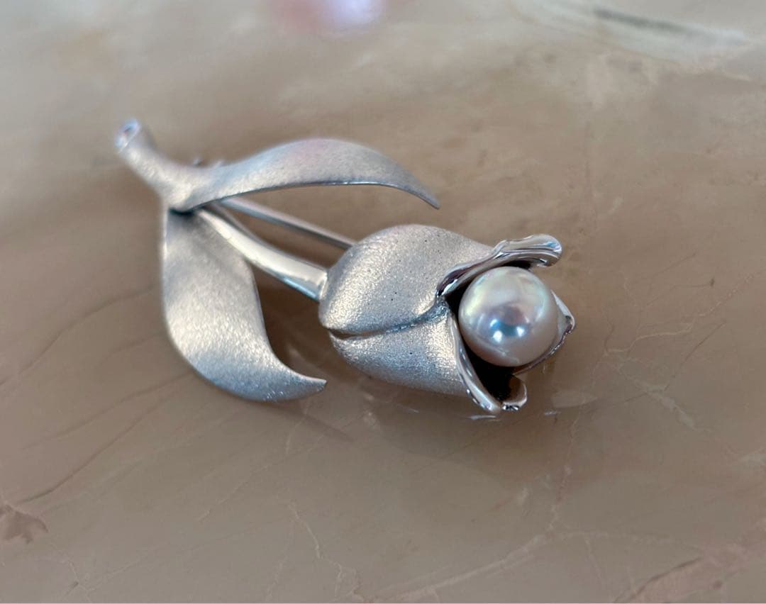 TASAKI チューリップモチーフ　真珠ブローチ