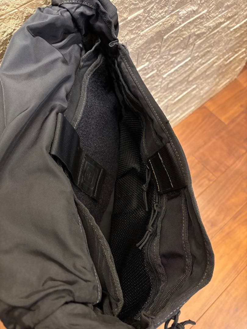 激レア！完売品　5.11 Tactical メッセンジャーバッグ グレー