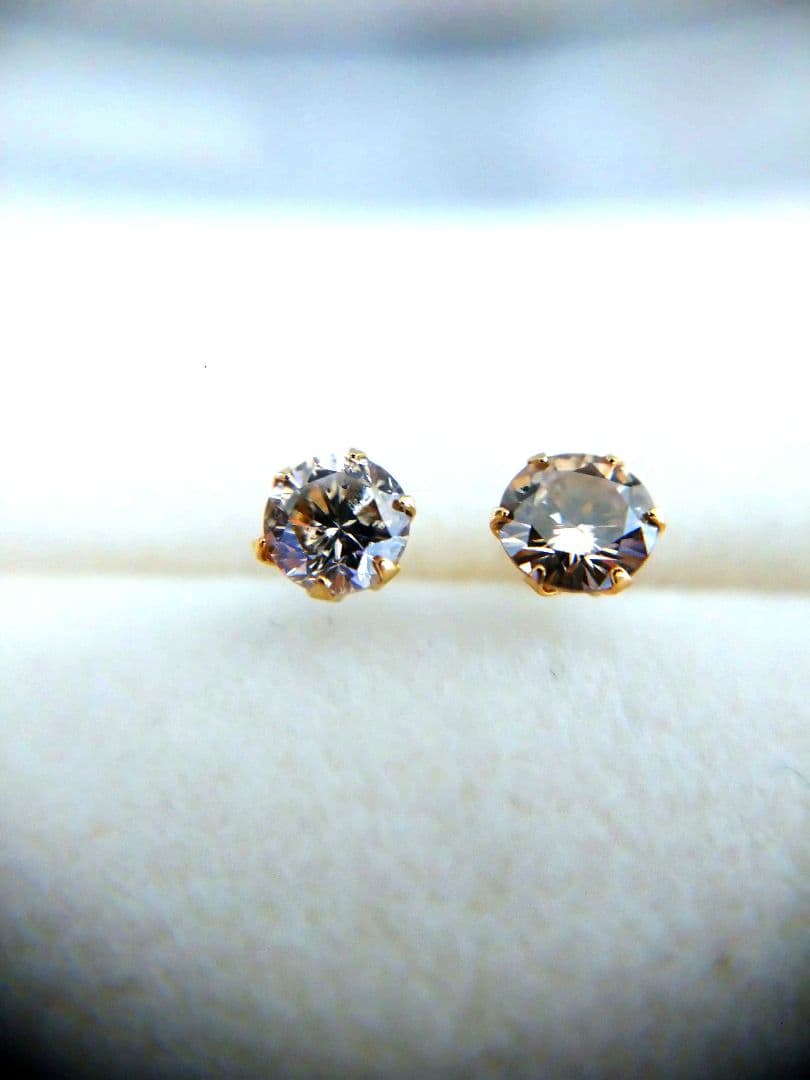 【専用】K18 天然ダイヤモンドピアス 0.6ct