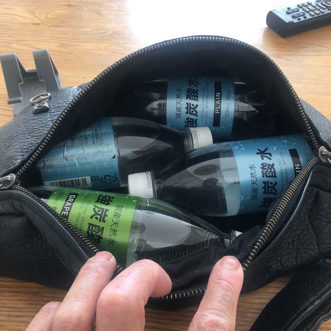 jam  made黒レザーボディバッグ500ml4本入ります