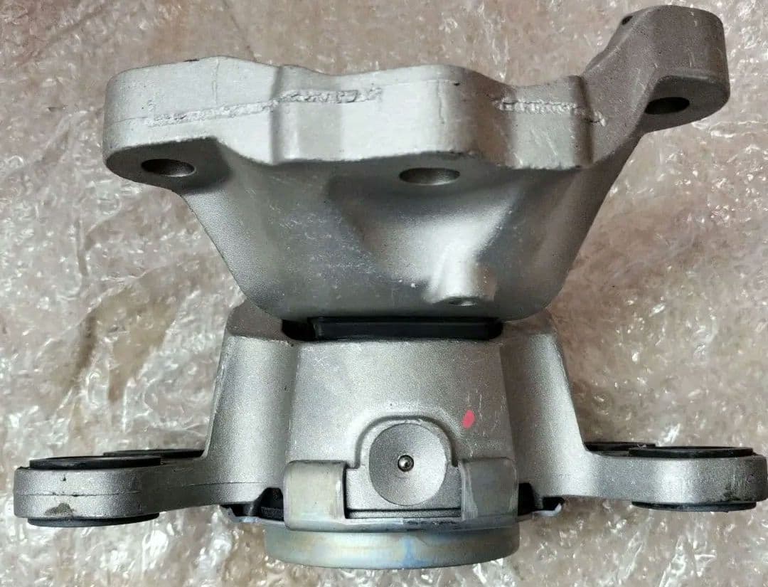 新品未使用　VOLVO純正 エンジンマウント 31401307