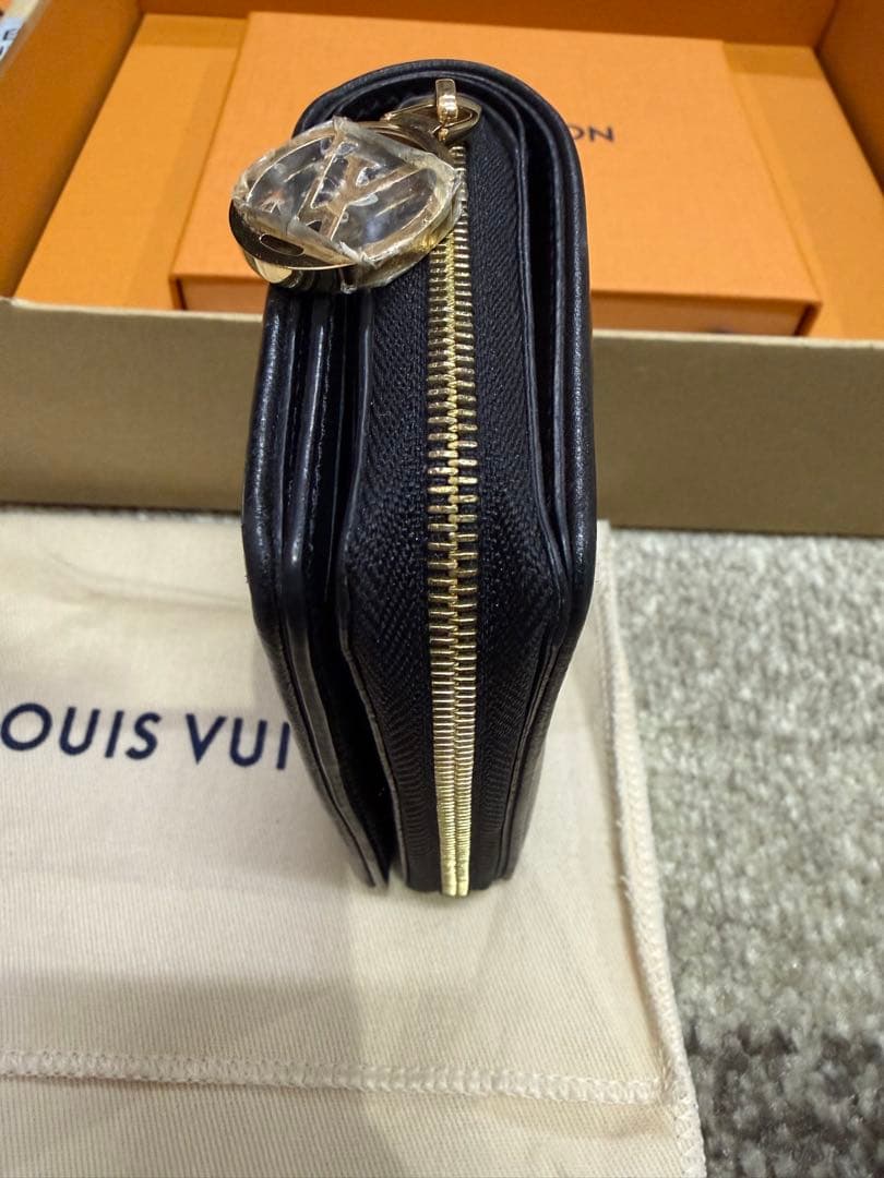 LOUIS VUITTON ポルトフォイユ・ルー