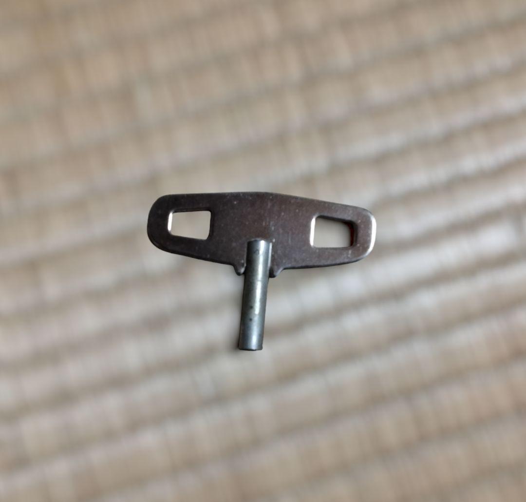 レトロ 昭和の木製掛時計 ダークブラウン 約74cm