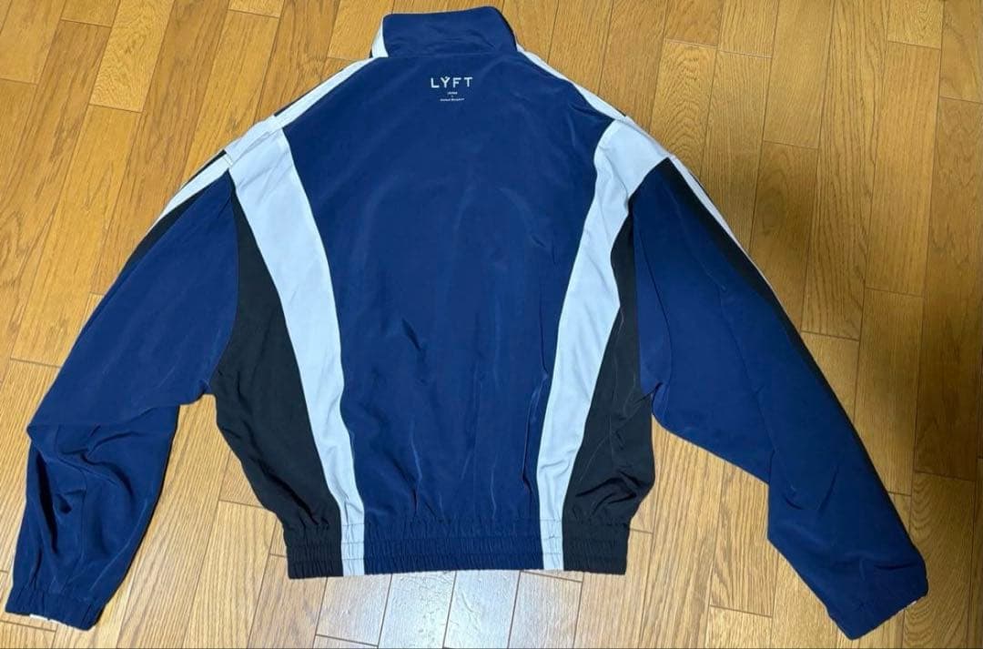 LYFT ナイロンジャケット ネイビー