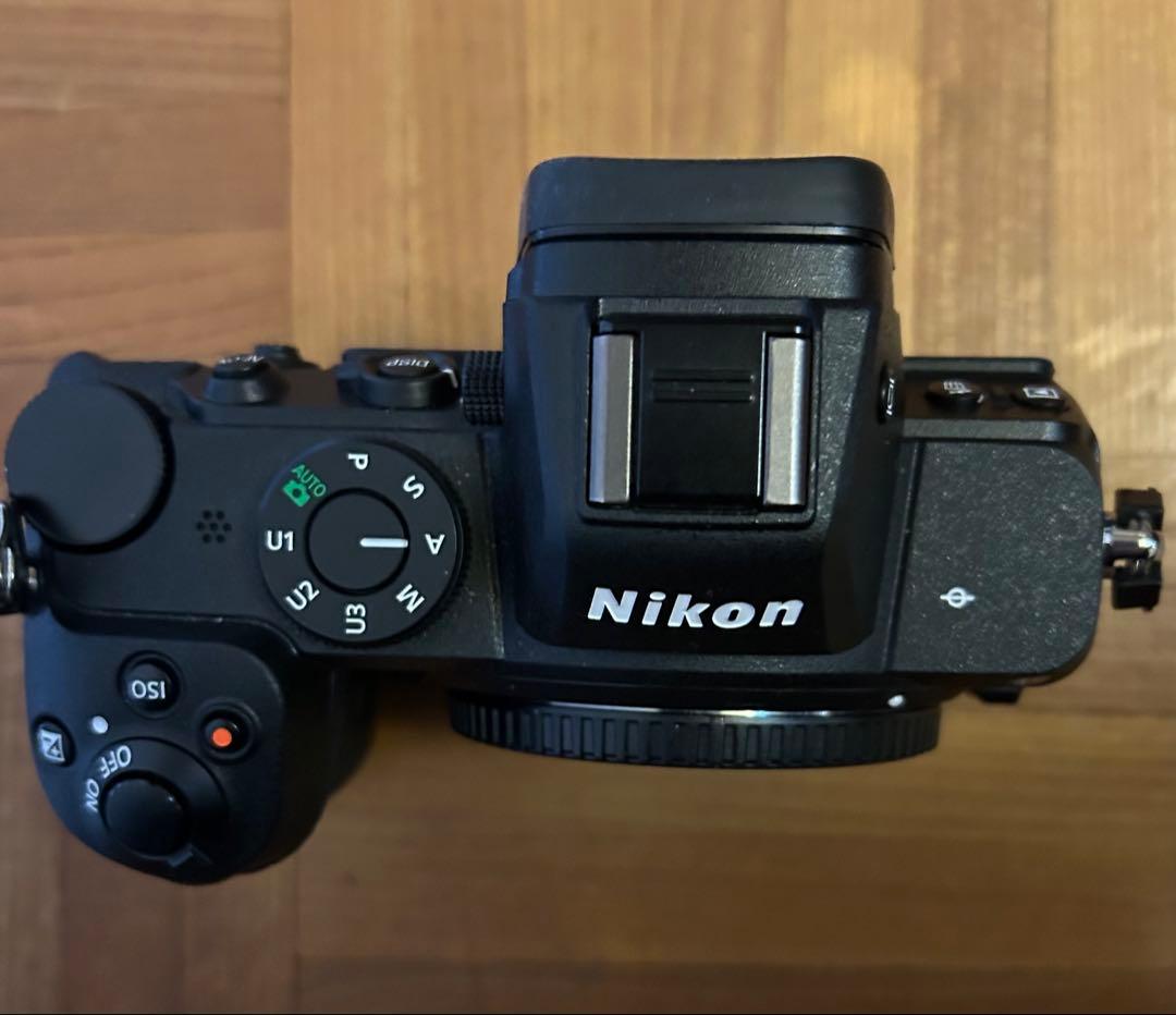 Nikon Z5 ボディ　美品　本日終了