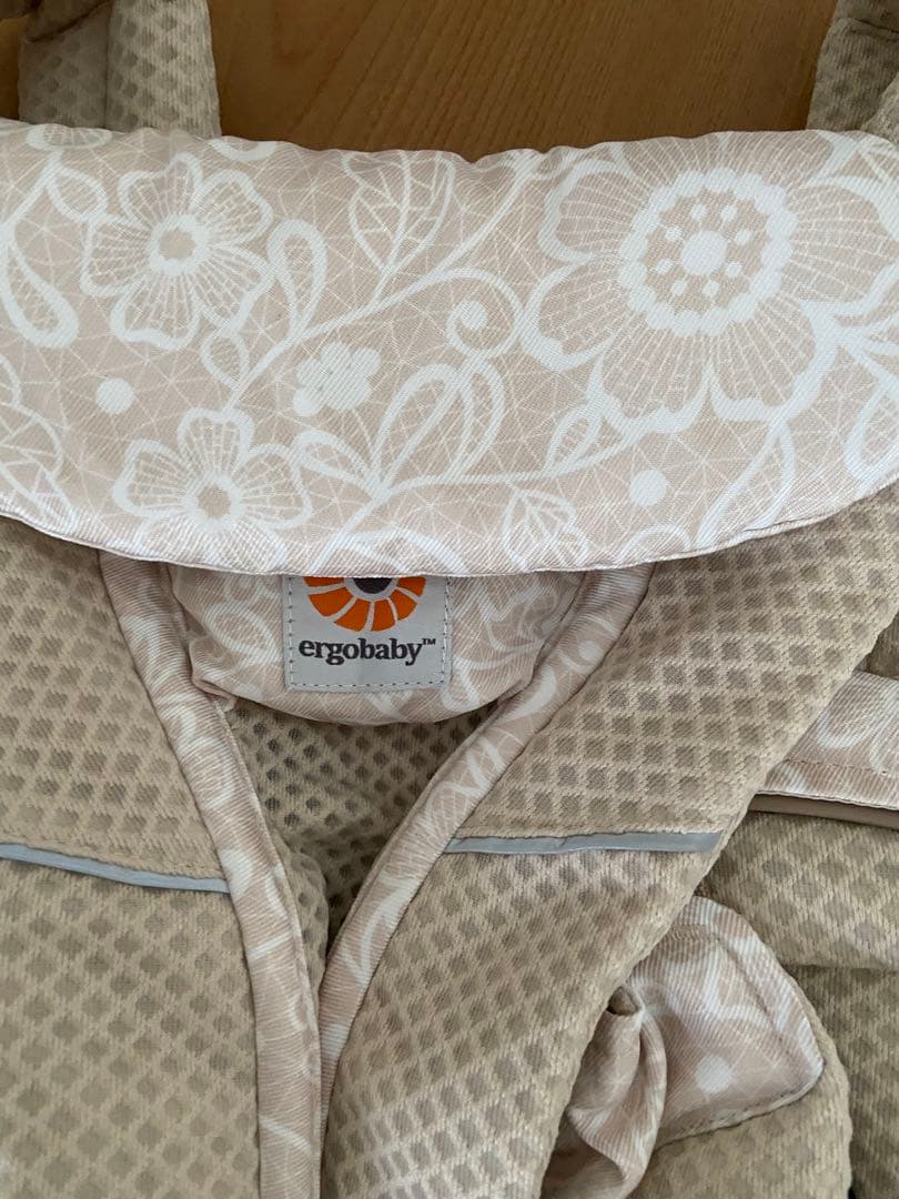 ergobaby 抱っこ紐 花柄 ベージュ
