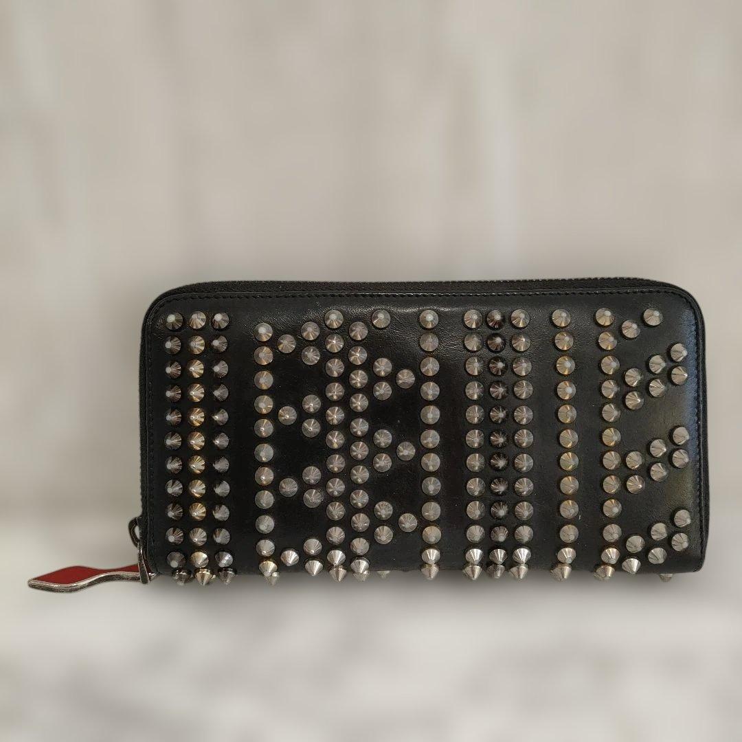 クリスチャンルブタン　スタッズ装飾の黒いレザー長財布