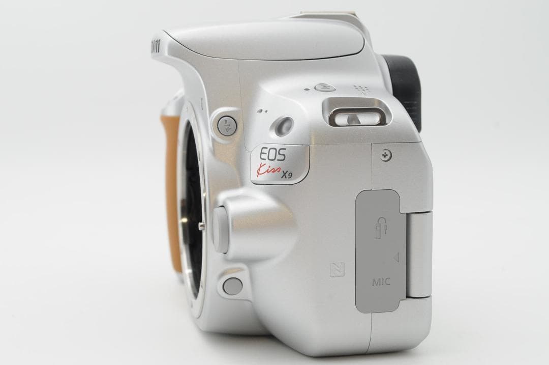 ●新品級⑤●秋SALE● Canon EOS Kiss x9 ダブルレンズ