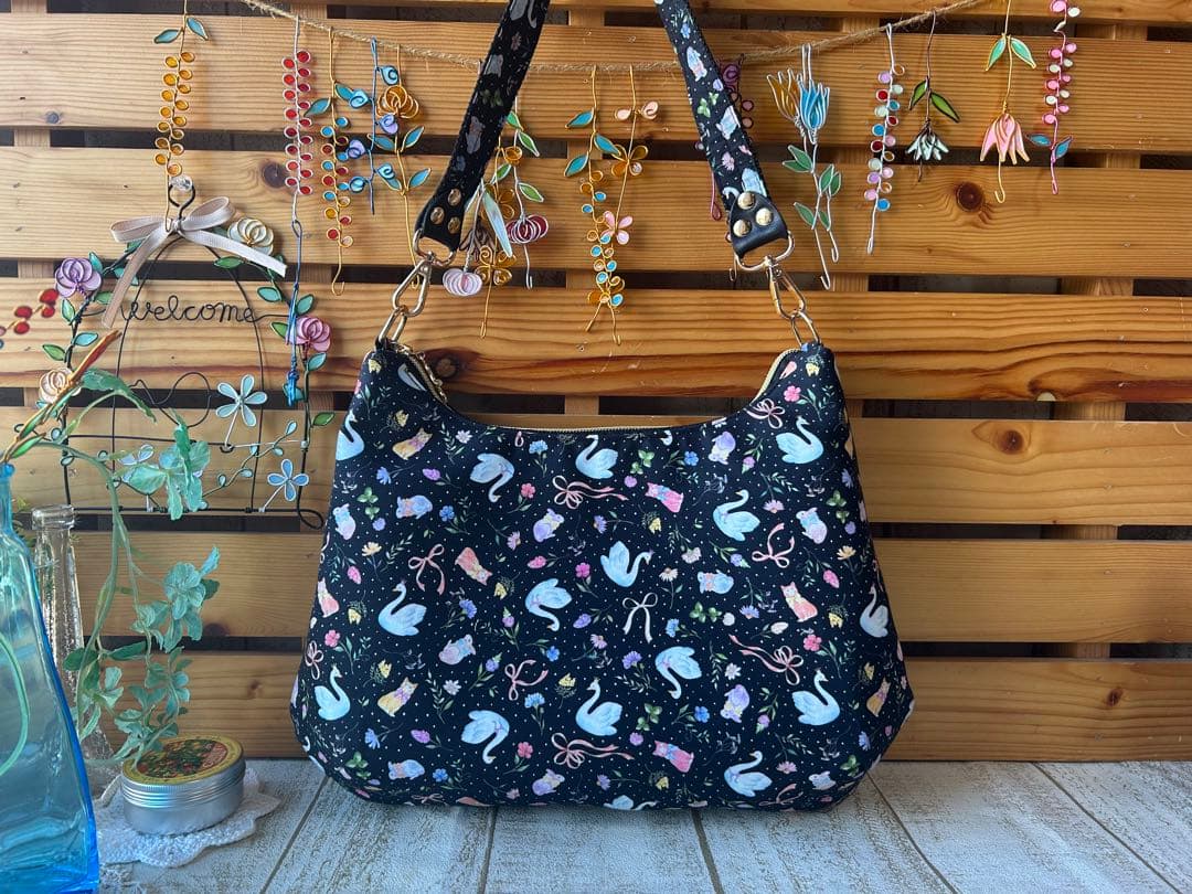 美和っち⭐︎三日月ショルダーバッグ、ジョリーフルール　Aスワン