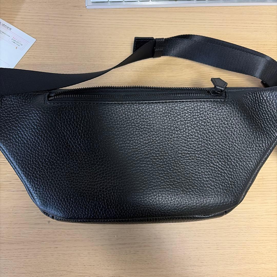 HushTug カーブドボディバッグ