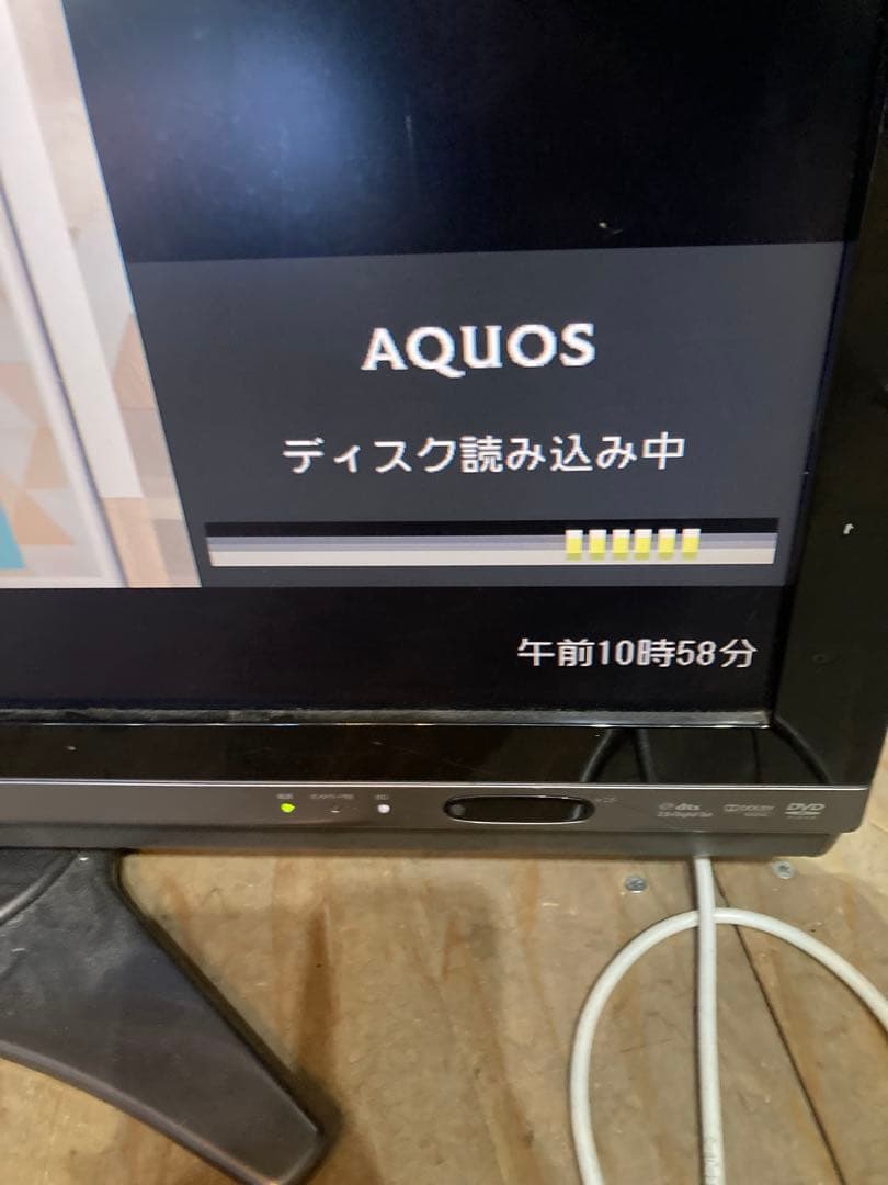 テレビ シャープ　AQUOS 32インチ　液晶テレビブルーレイ機能付き