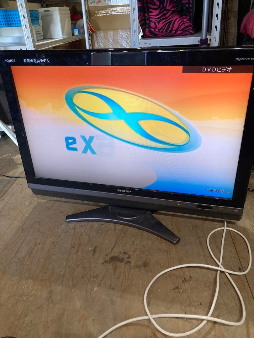テレビ シャープ　AQUOS 32インチ　液晶テレビブルーレイ機能付き