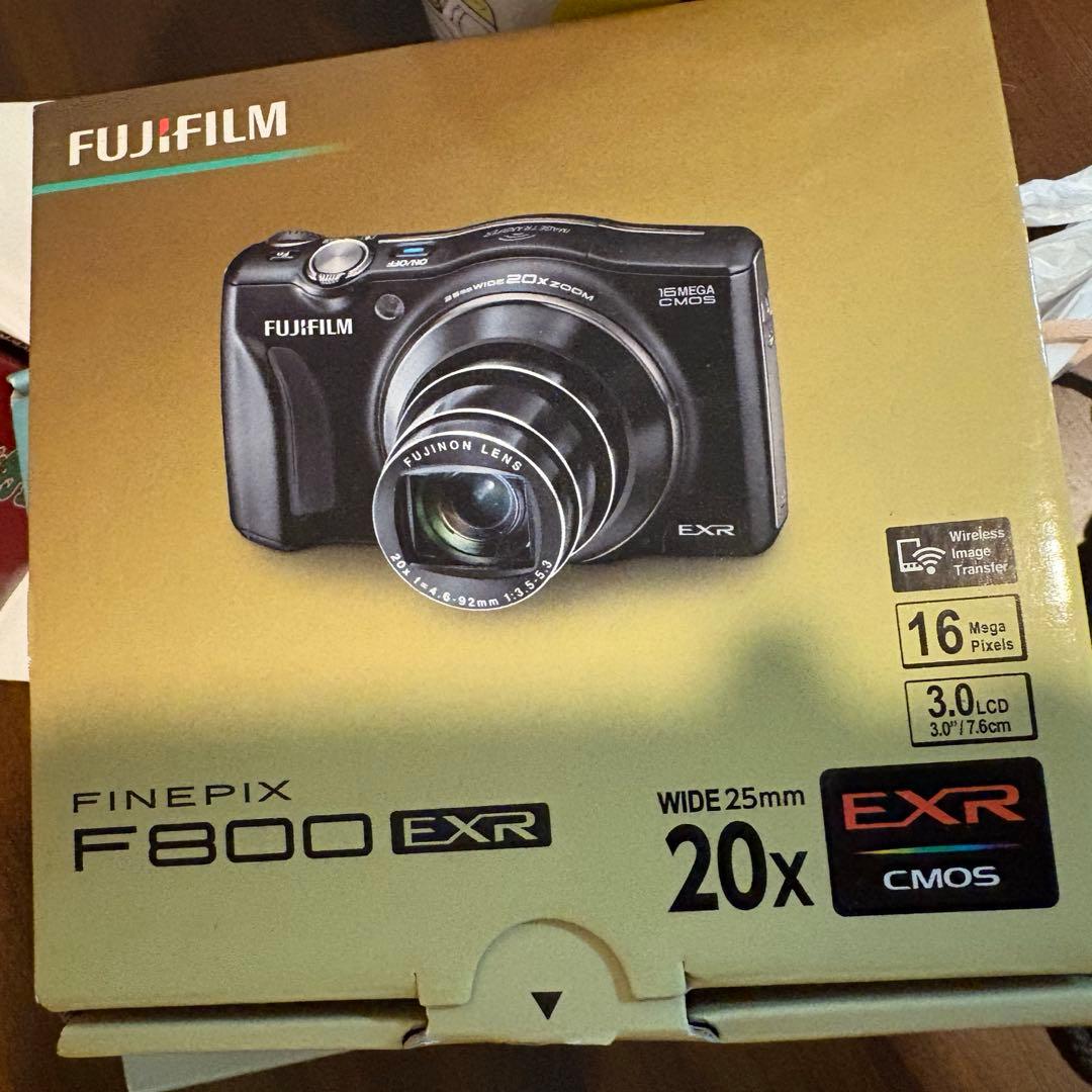 FUJIFILM FINEPIX F800 EXR カメラ(動作確認済み)