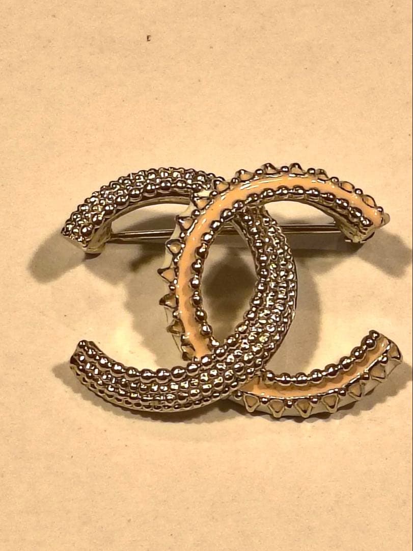 CHANEL シルバー CCロゴ ブローチ