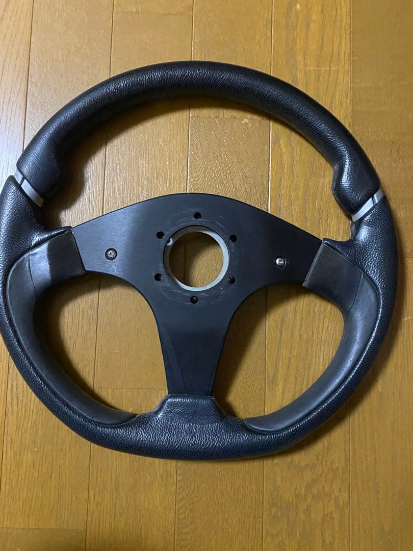 MOMO ステアリング NERO