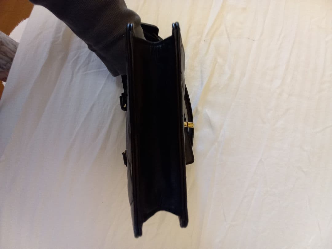 CHANEL ブラック ボディバッグ キルティング