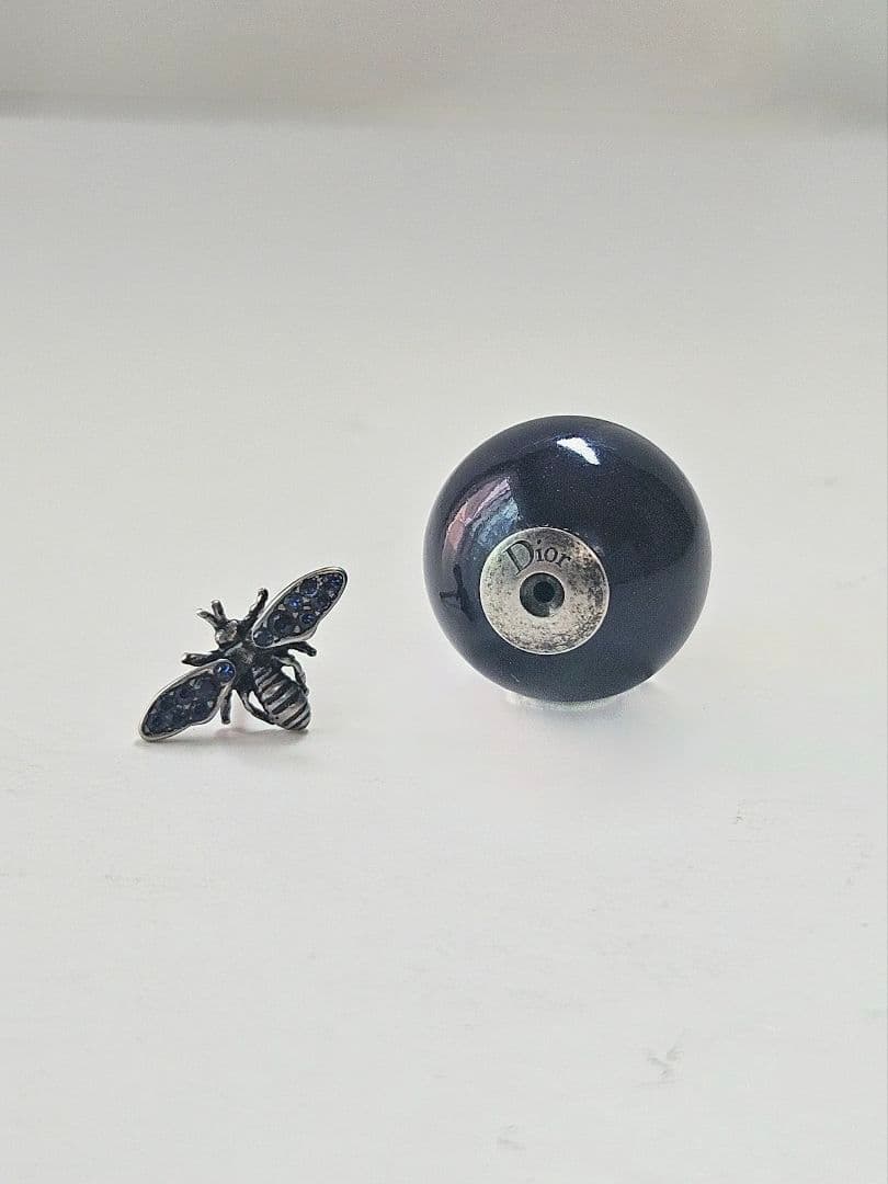 Dior ディオール ネイビー蜂デザイン　スタッドピアス　片方