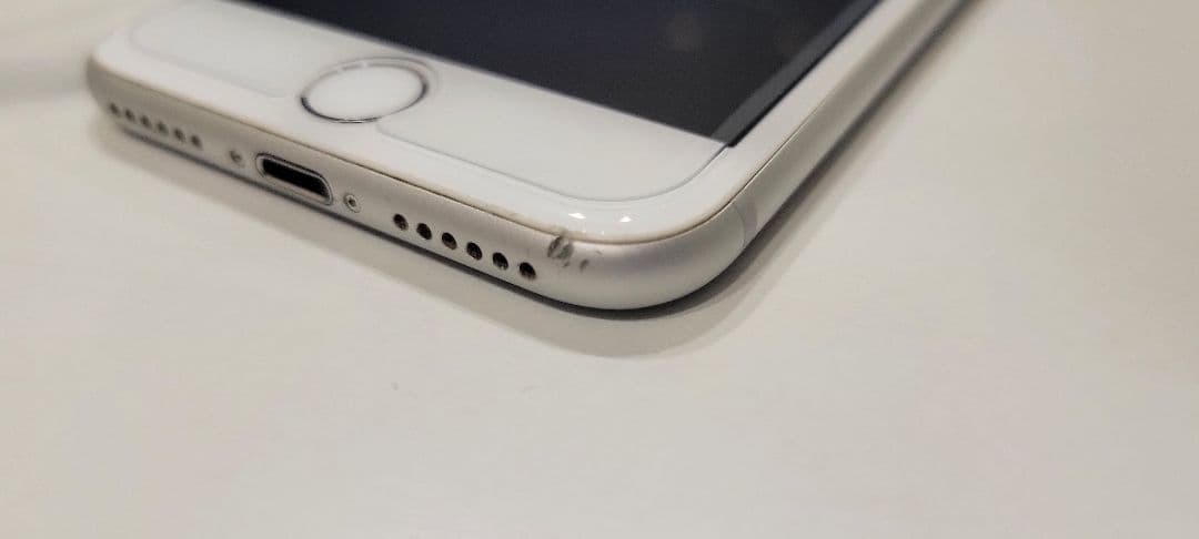 Apple iPhone 8 シルバー 本体 SIMフリー 美品