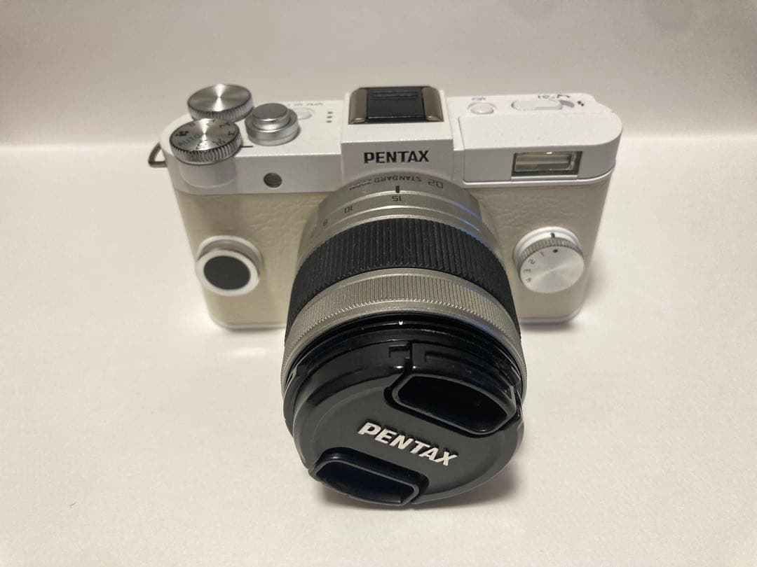 【PENTAX Q-S1 】ホワイト バッテリーチャージャー付き【即日配送】
