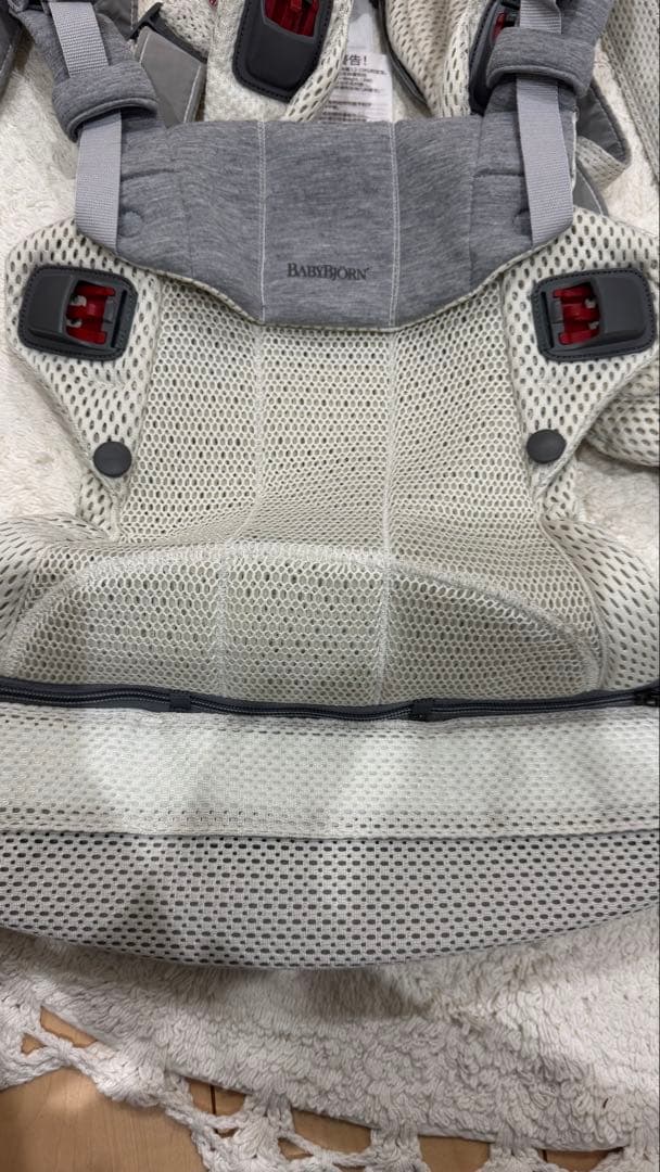 BABYBJÖRN ハーモニー　抱っこ紐 メッシュ ホワイト　よだれカバーセット