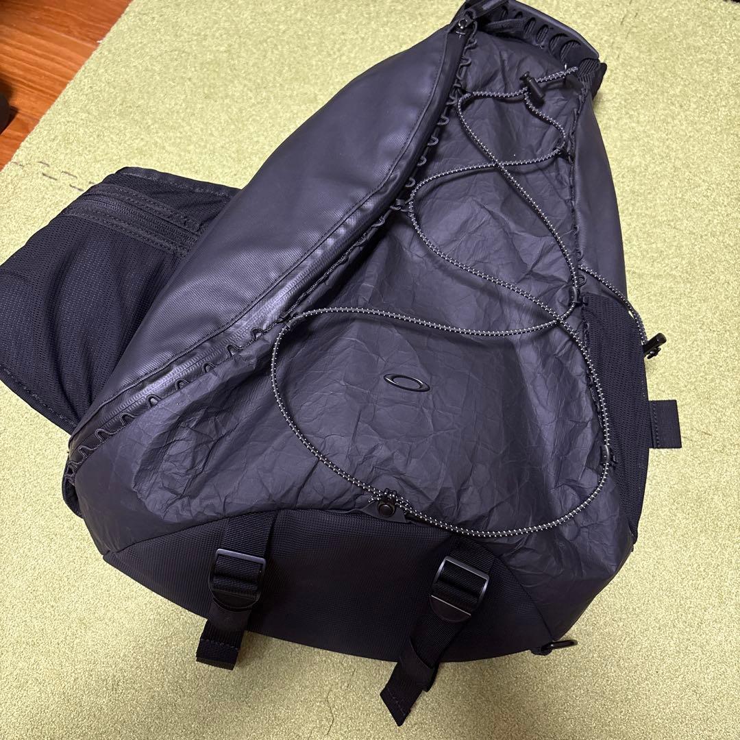 Oakley メッセンジャーバッグ ブラック