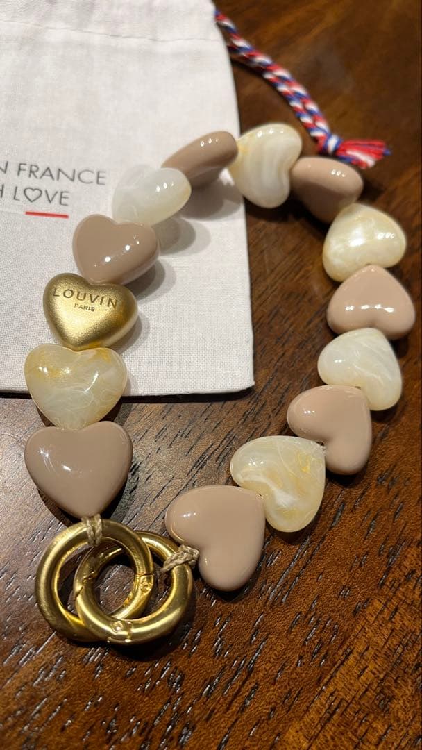 LOUVINI ベージュ ハート型 ストラップ