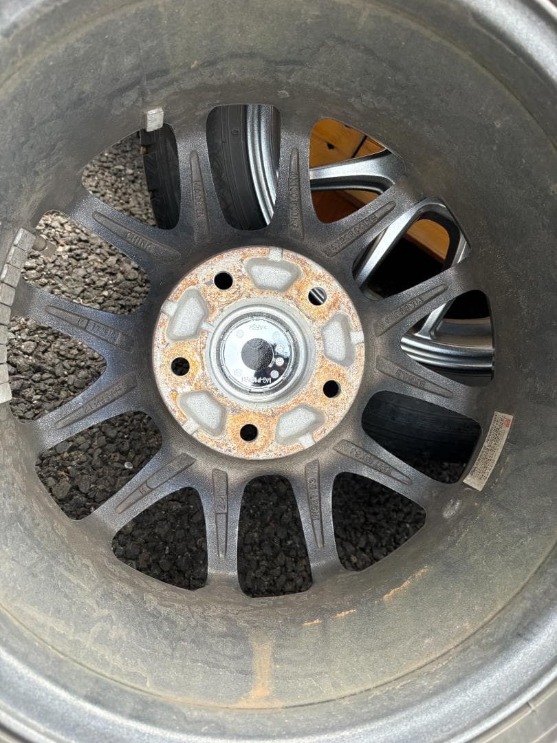 Yです。【送料込み】2021年製15インチアルミ付きスタッドレス 4本