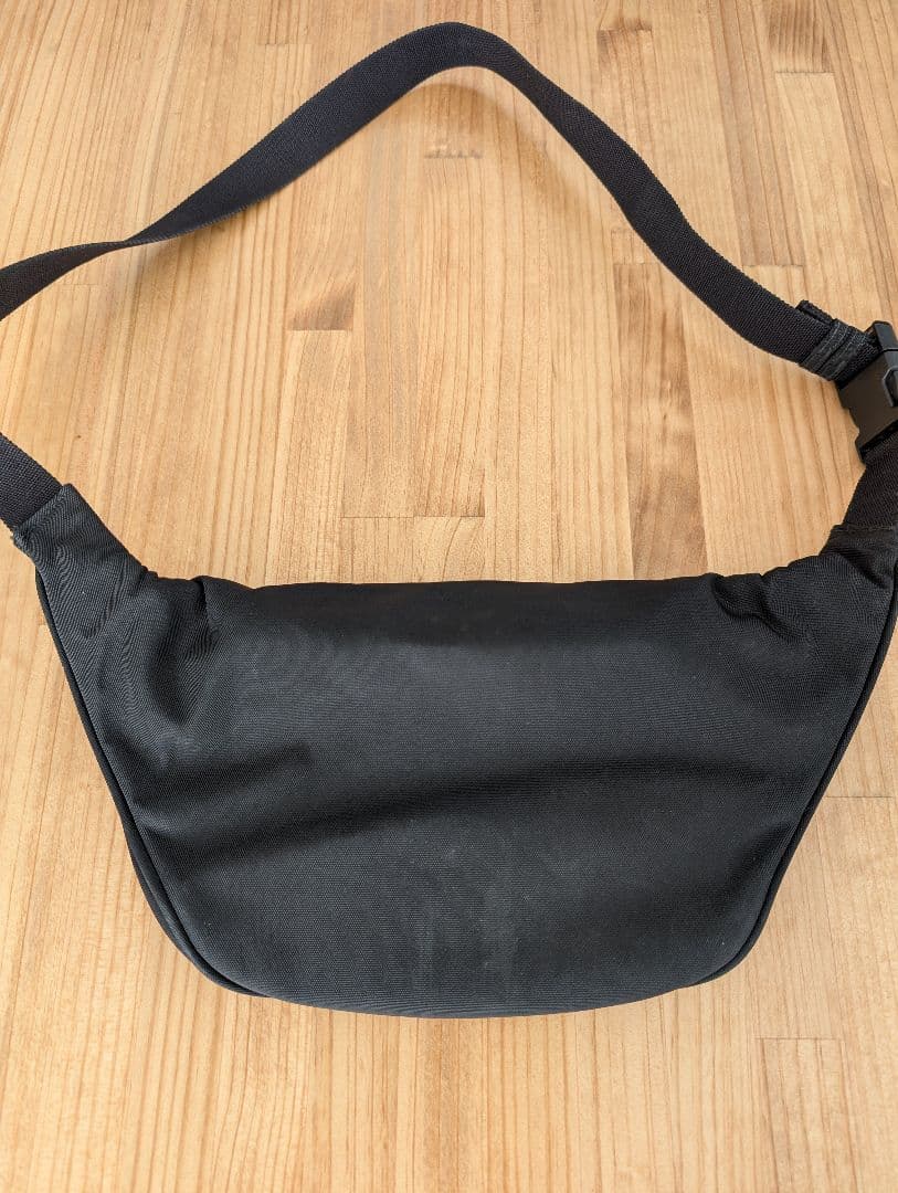 バレンシアガ　エクスプローラー　ボディーバッグ　ショルダーバッグ
