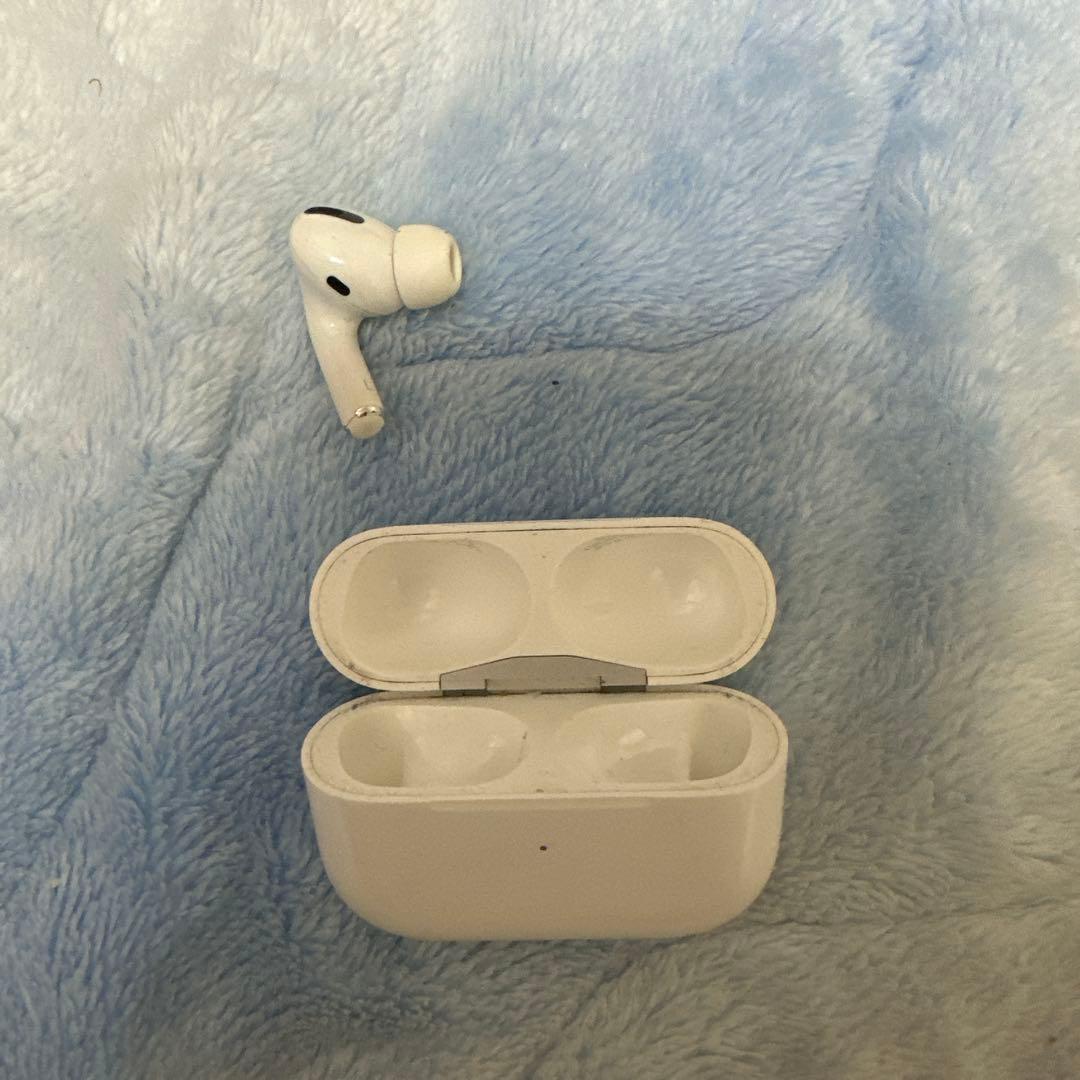 イヤホンケース ホワイト ライトニング充電左耳付き