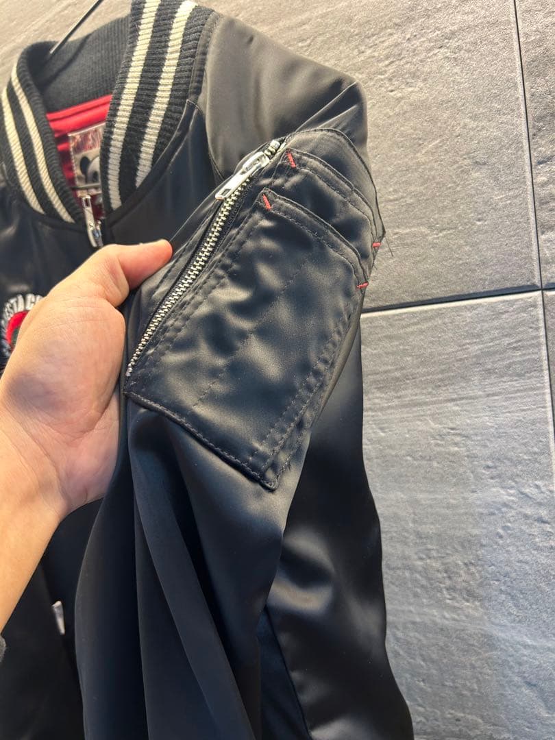 スカジャン 黒 ナイロン製刺繍入り