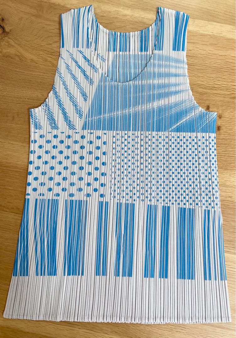 PLEATS PLEASE イッセイミヤケ　総柄　コミック　スクリーントーン