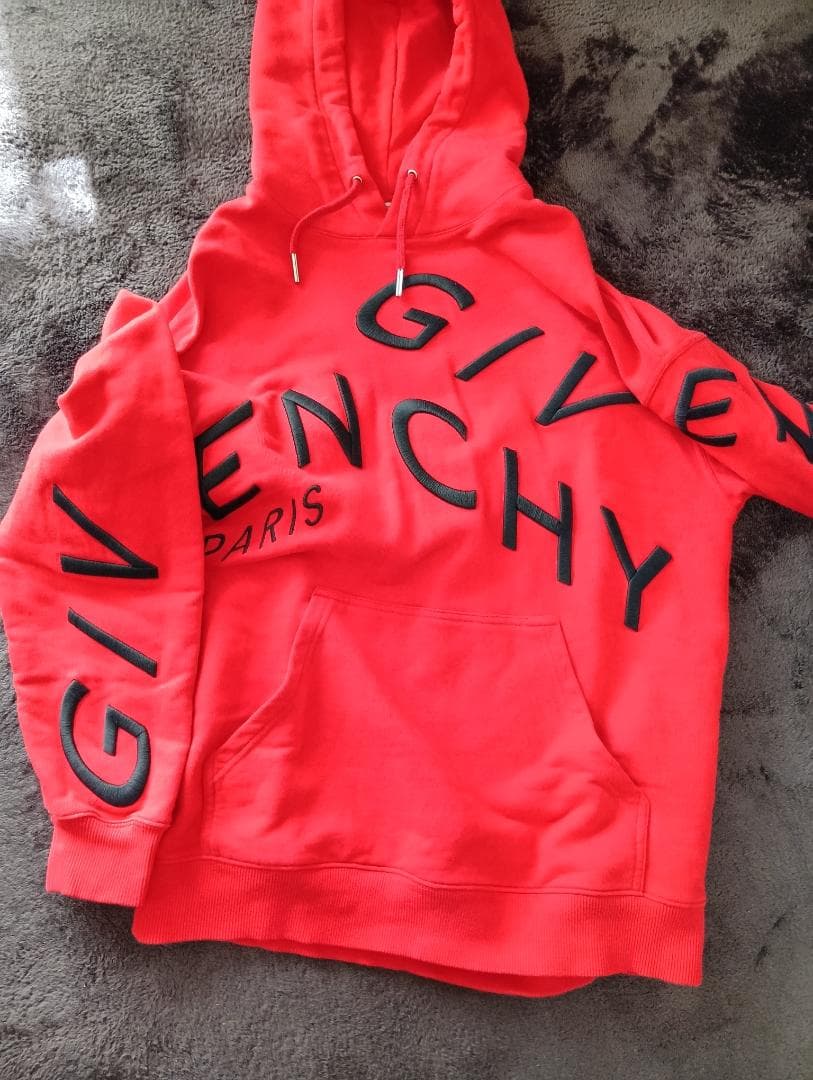 岡野さま専用にします〜Givenchy パーカー