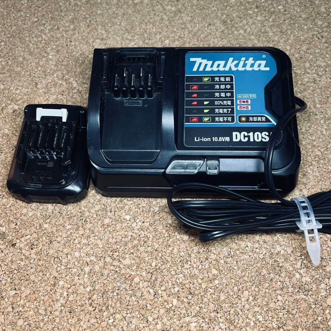 Makita充電式クリーナーCL107FDSHW充電器.バッテリー付属紙パック式