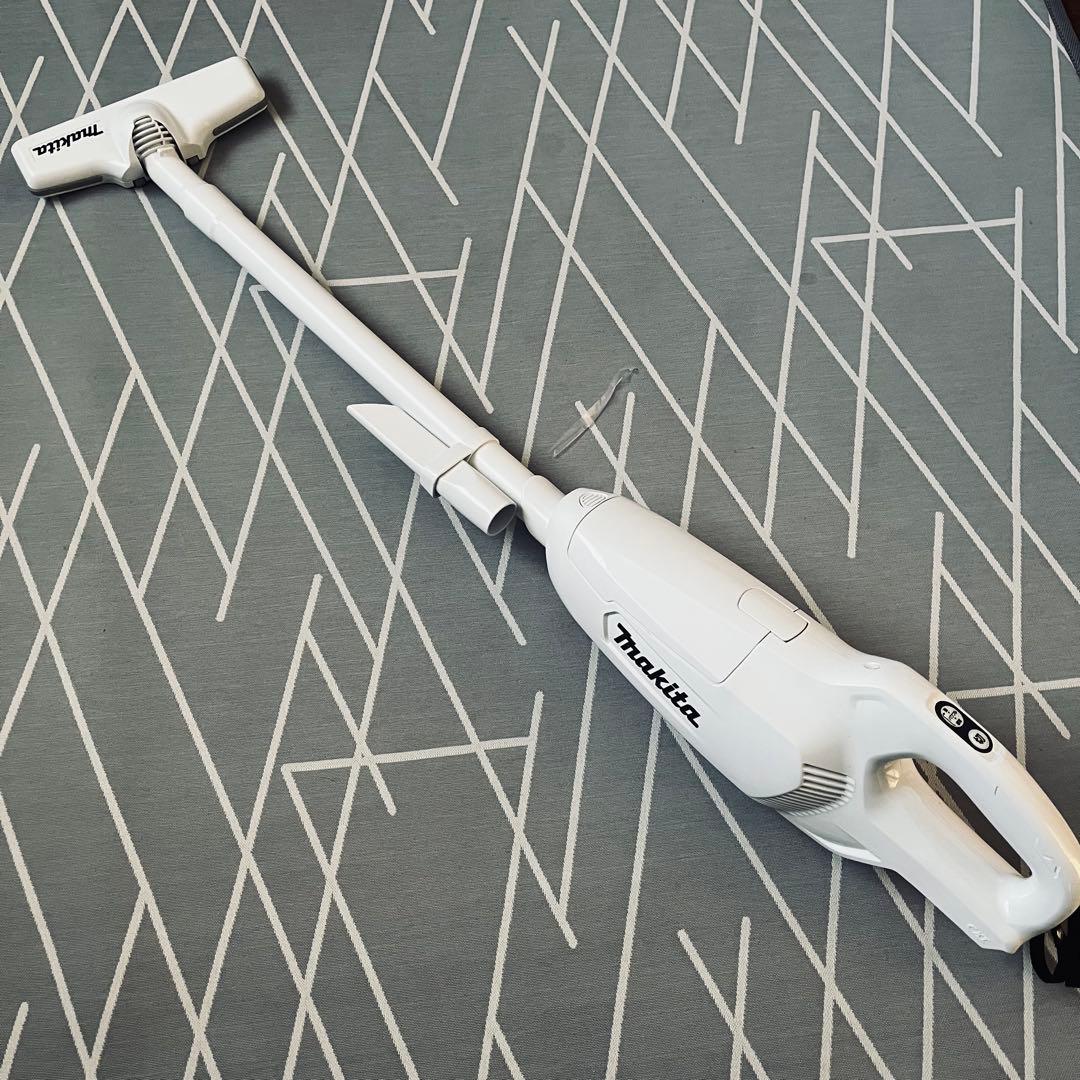 Makita充電式クリーナーCL107FDSHW充電器.バッテリー付属紙パック式