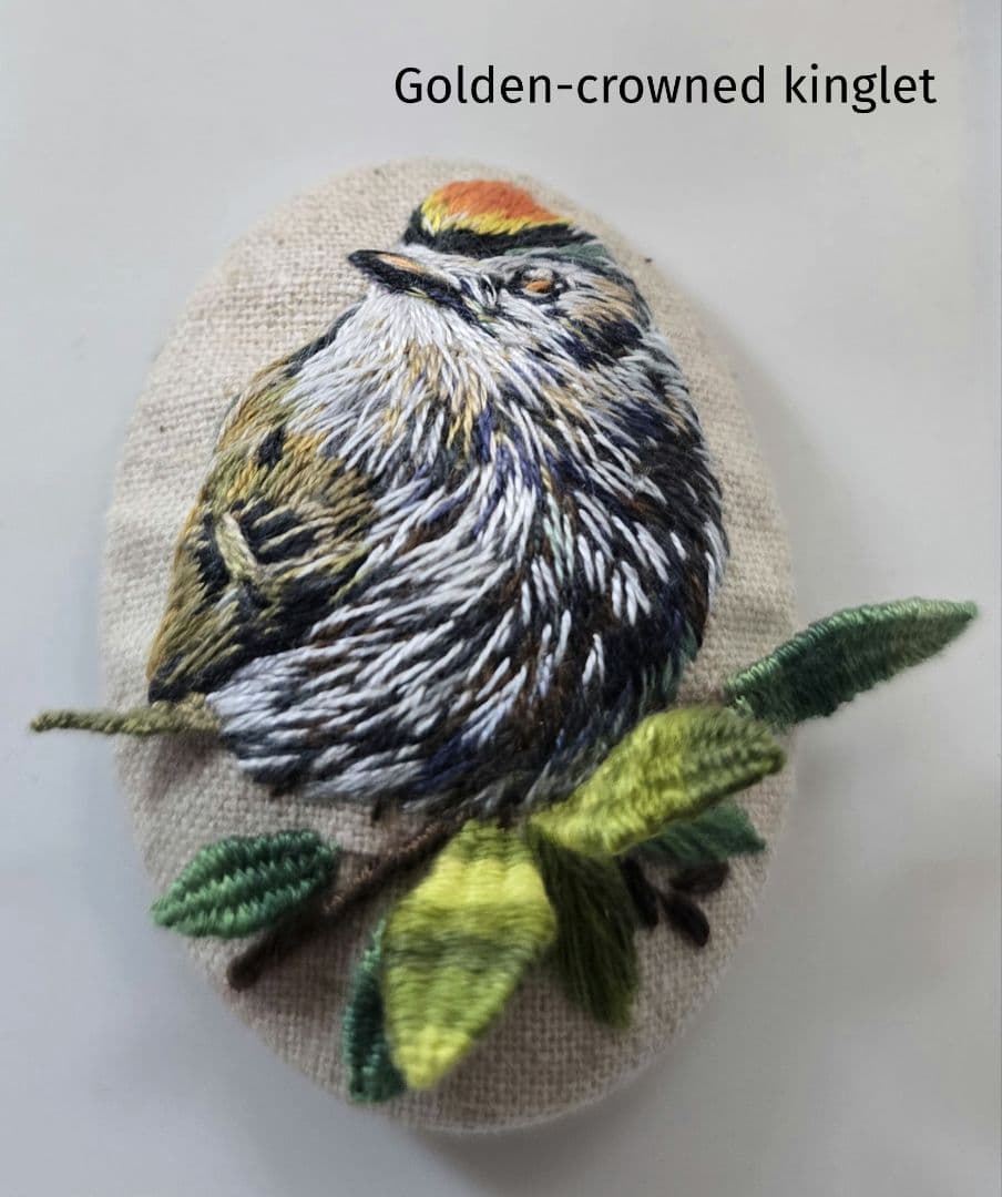 くるみボタン 鳥刺繍 ブローチ or ヘアゴム