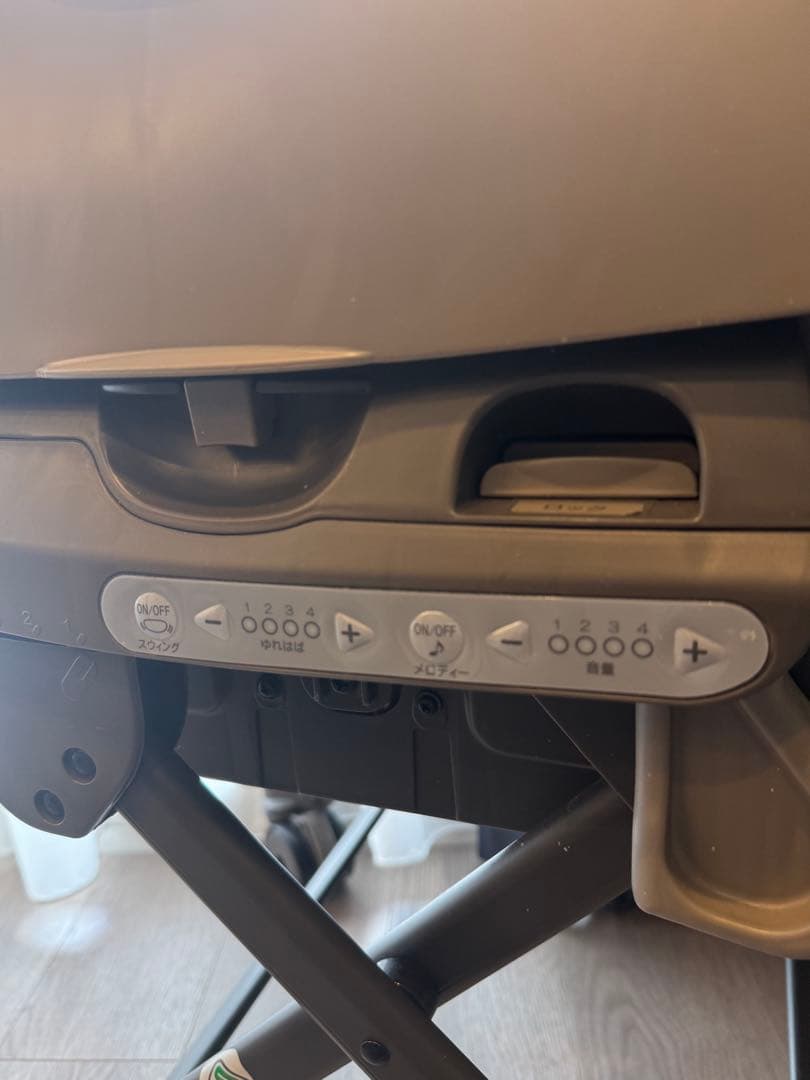 【ほぼ新品】Combi ハイローチェア 自動スイング（送料込み）