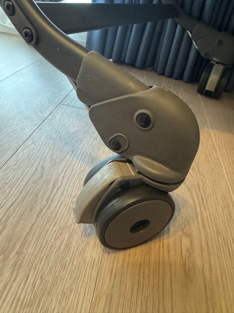 【ほぼ新品】Combi ハイローチェア 自動スイング（送料込み）