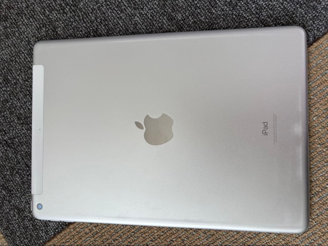 iPad 第9世代 64GB セルラーモデル （純正スマートキーボード付き)