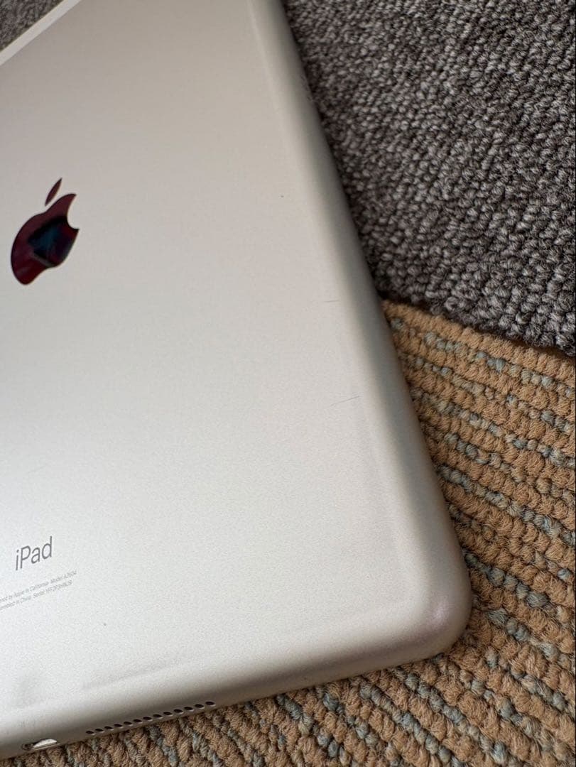 iPad 第9世代 64GB セルラーモデル （純正スマートキーボード付き)