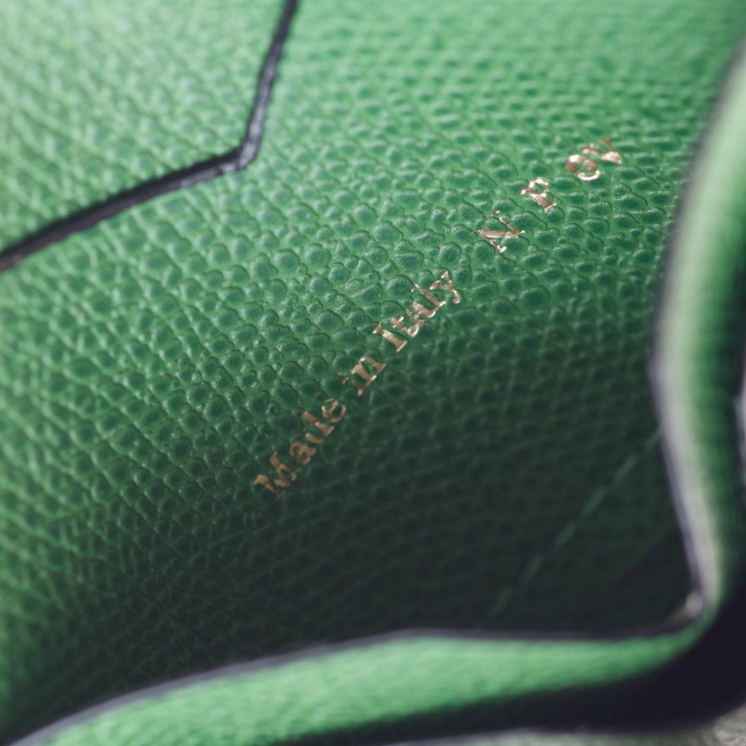 K3972Ｍ 美品 ヴァレクストラ マネークリップ 二つ折り カード 札入れ