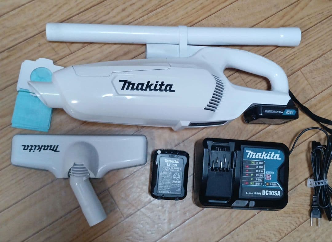 マキタ充電式クリーナーCL107FDバッテリー☓2個、充電器付