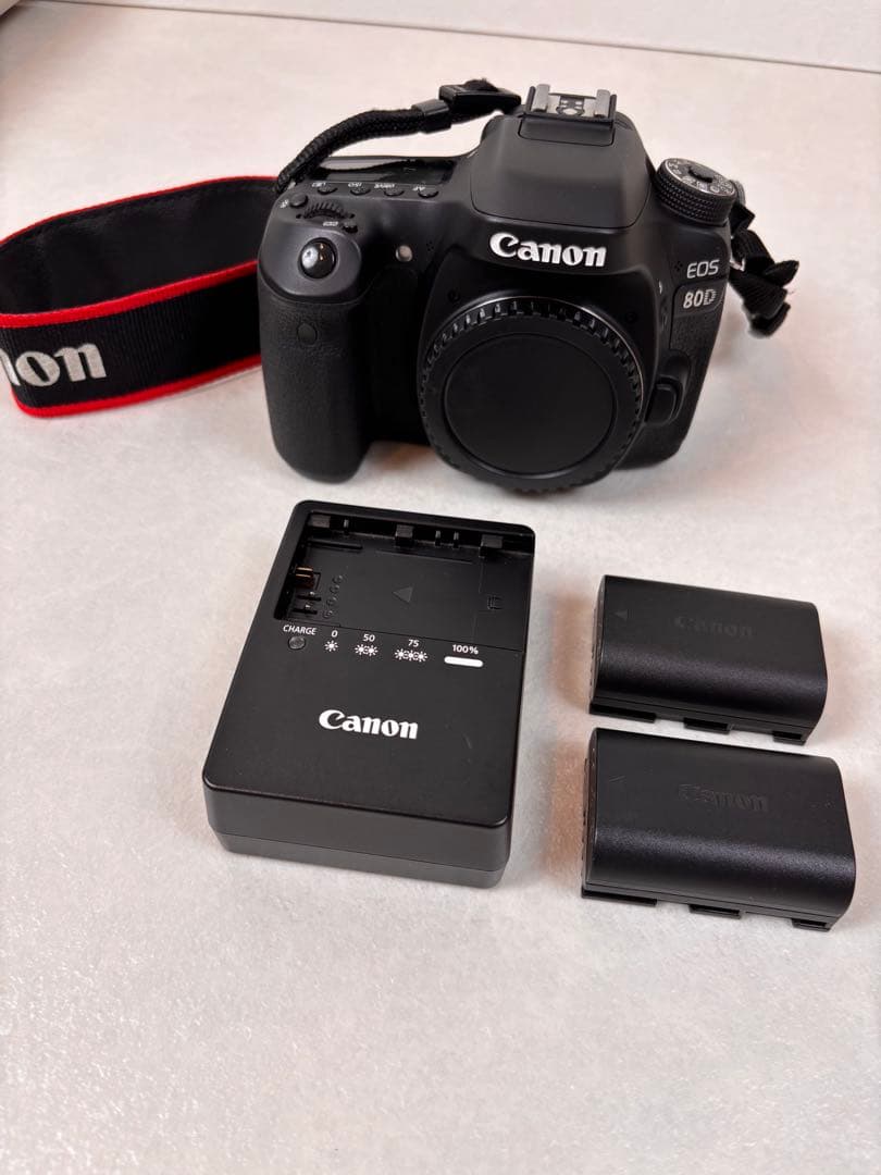 Canon EOS 80D ボディ 一眼レフカメラ 充電器 バッテリー2個セット