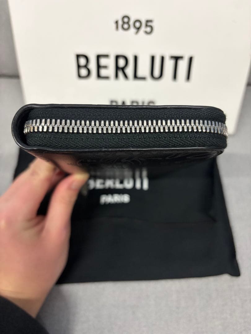 Berluti (ベルルッティ) イタウバ ラウンドジップロングウォレット