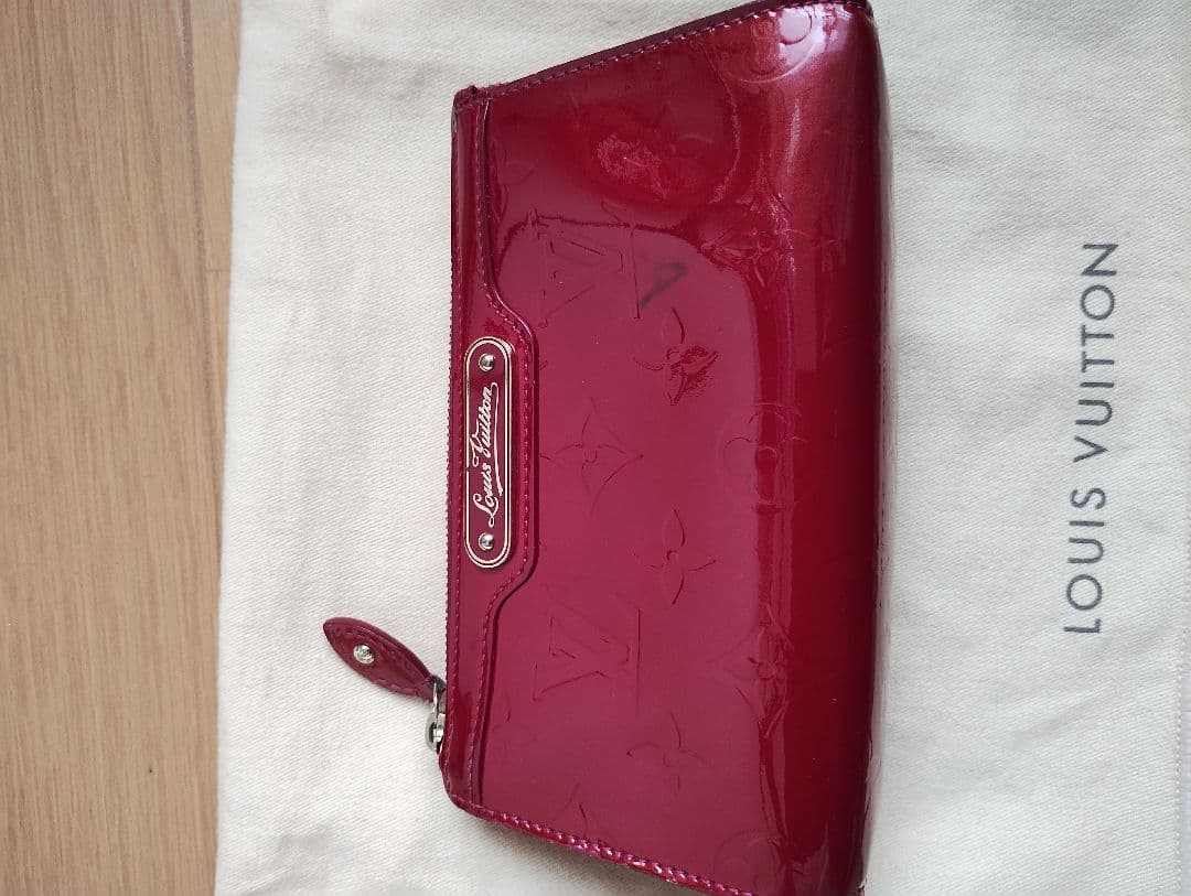 LOUIS VUITTON ルイヴィトン　ヴェルニ　ポーチ