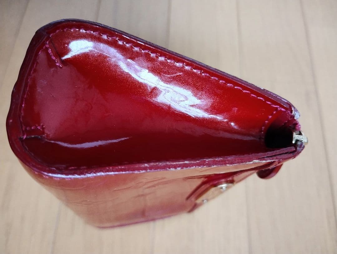 LOUIS VUITTON ルイヴィトン　ヴェルニ　ポーチ