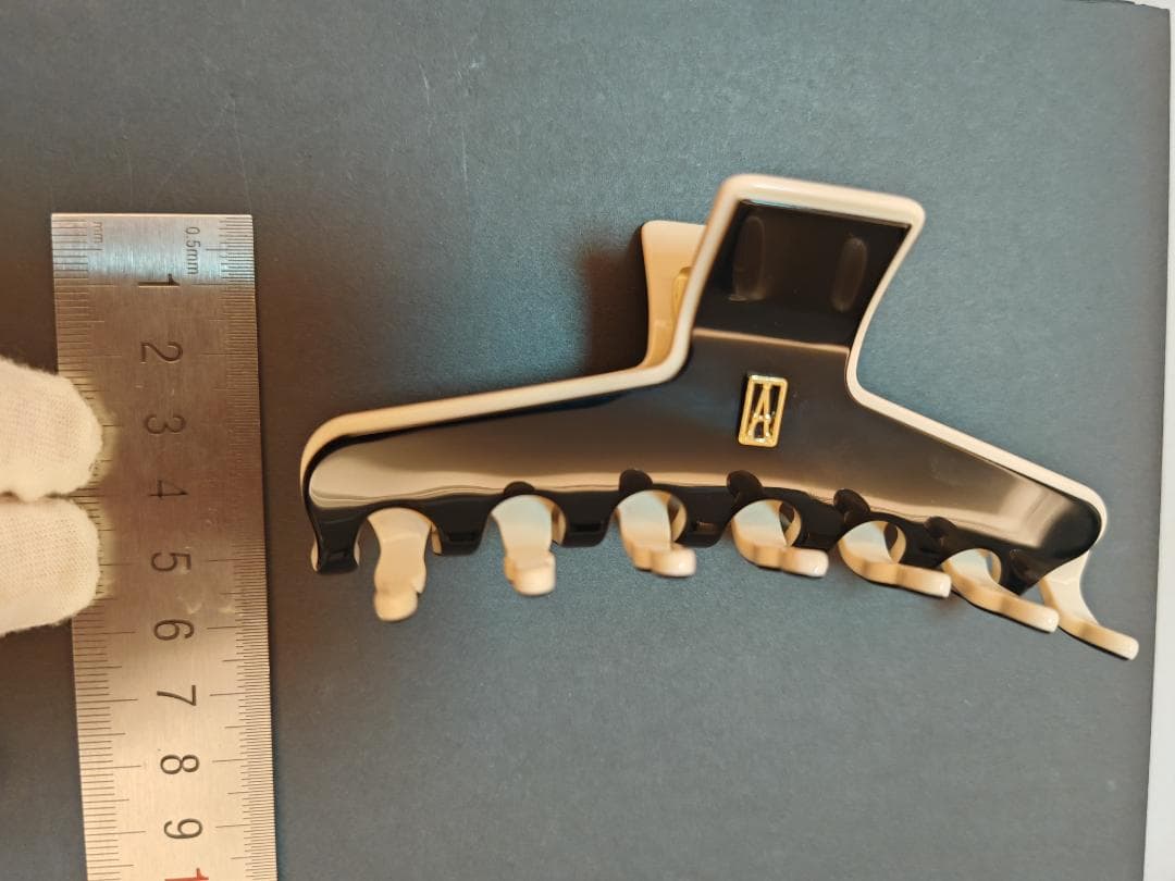 Alexandre de paris クロークリップ ブラック　ロゴ