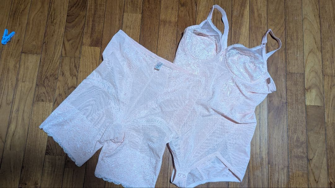 ダイアナ　ピンク ボディスーツ A100Q レース装飾、ガードルとのセット